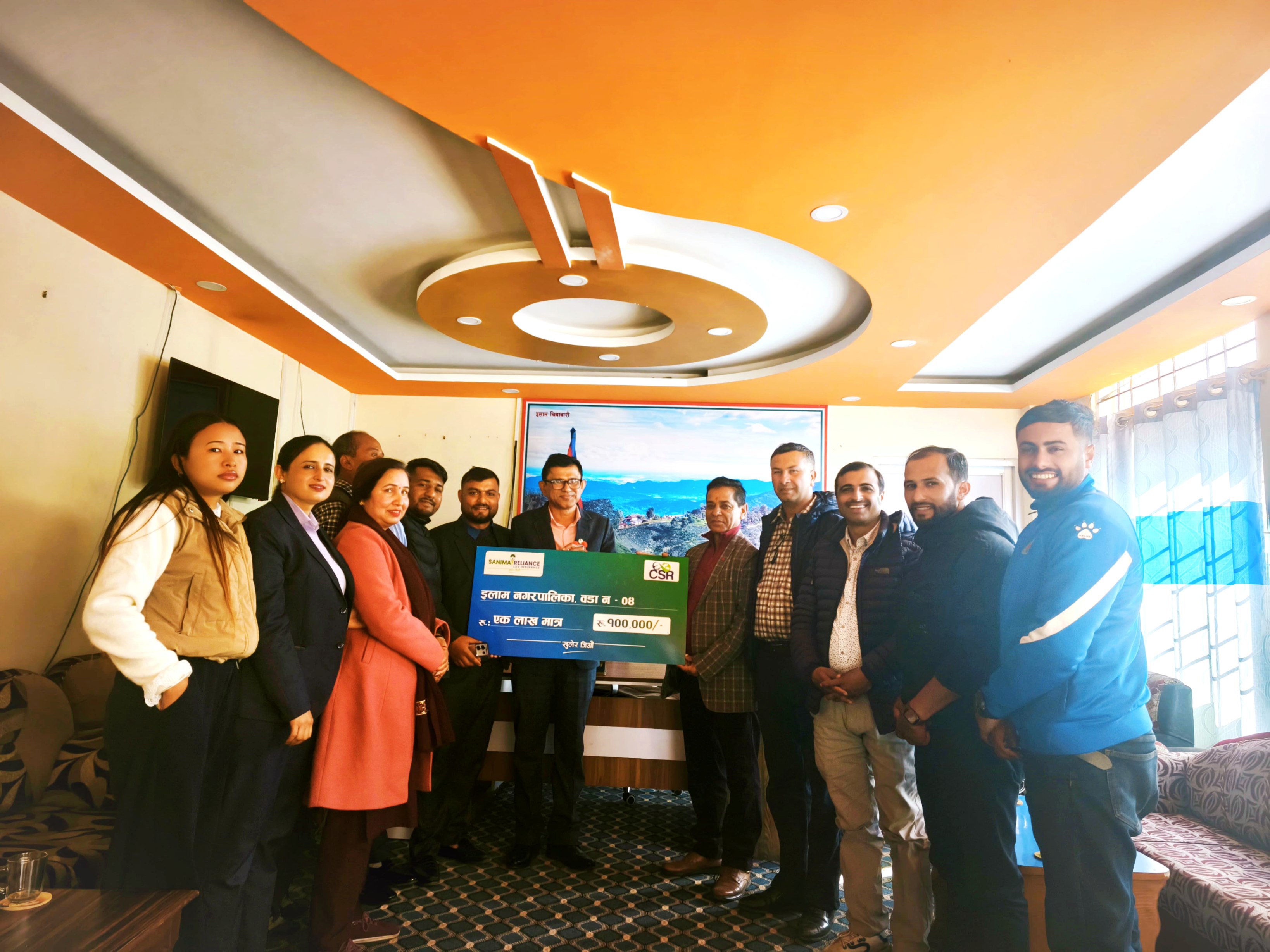 सानिमा रिलायन्स लाईफ इन्स्योरेन्सद्वारा इलाम नगरपालिकाको पहिरो प्रभावित क्षेत्रलाई आर्थिक सहयोग